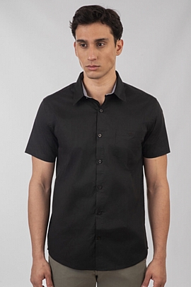Shirt with Chest Pocket and Short Sleeves σε μαύρο